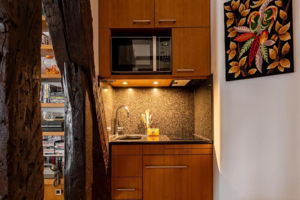 Lombards - Cozy In The Heart Of Place Du Chatelet. * Parigi